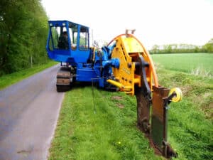Trencher GMV 130 as vibrating cable plow