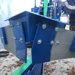 Levelling plates