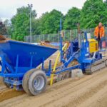 Drainagerohr verlegen: Schlitzgraben-Verfahren versus offener Grabenbau im Vergleich